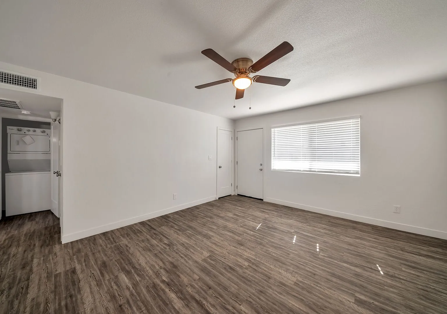 The Lowe — Photo 4