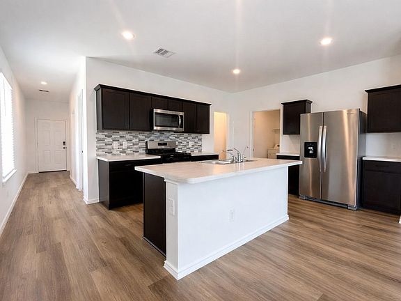 4th image of 1739 Royal Rim Dr