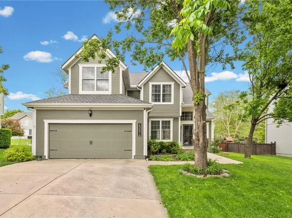 15371 S Navaho Dr, Olathe, KS 66062