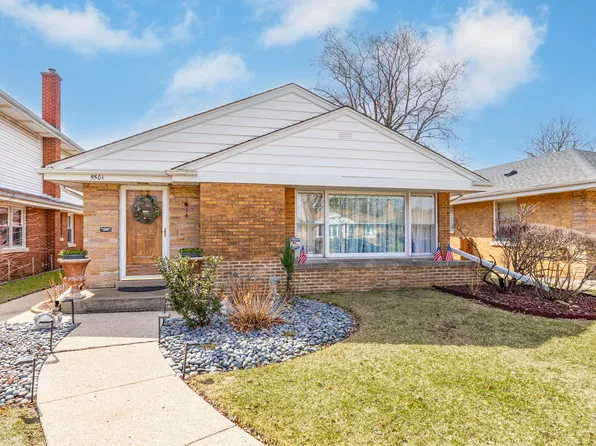5501 Harvard Ter, Skokie, IL 60077