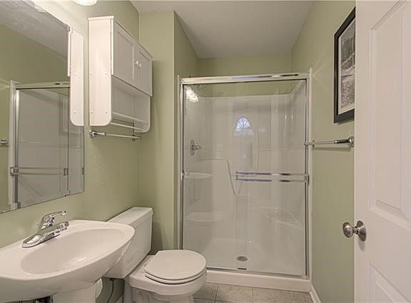 4th image of 428 W Acorn St