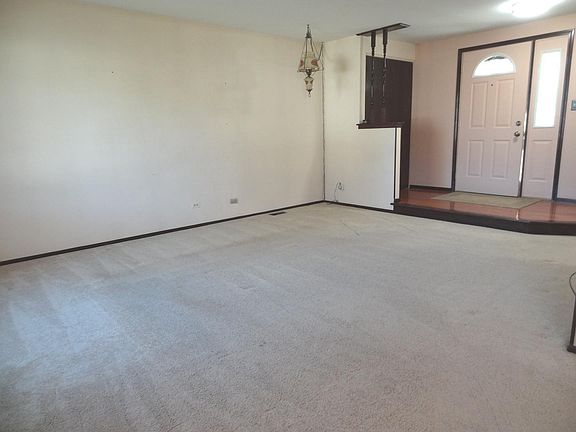 3rd image of 721 Sand Creek Dr