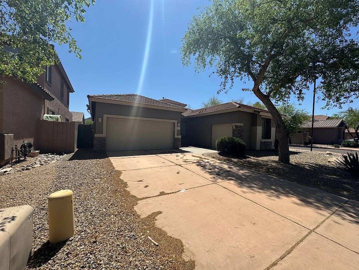 Beautiful 4 Bedroom 2 Bathroom Home In Phoenix — Photo 2