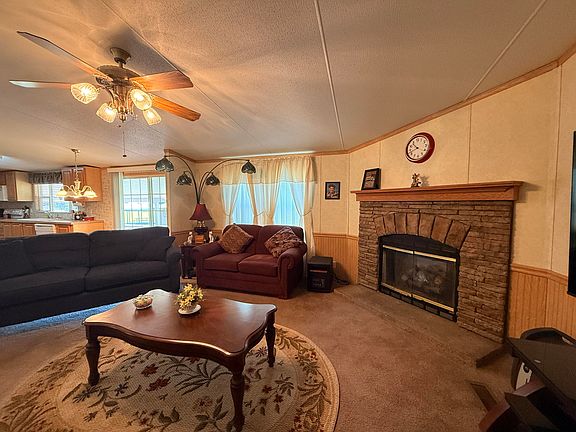 3rd image of 524 Parks Ridge Rd