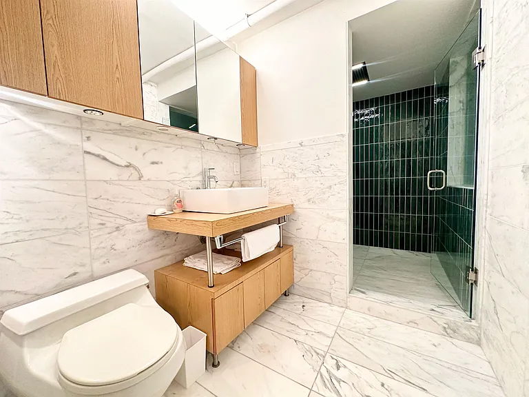 550 Beatty St #5-4 — Photo 16