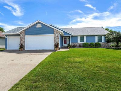 103 N Howard Ln, Long Grove, IA, 52756