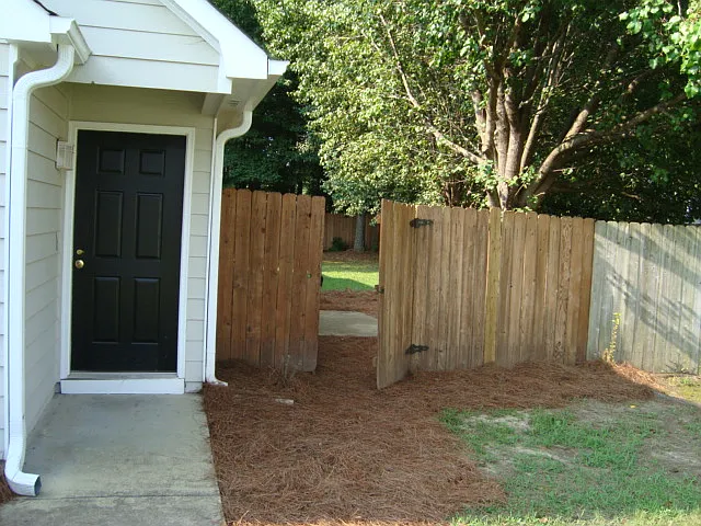 3 bed, 1110 sqft, $1,800 — Photo 2