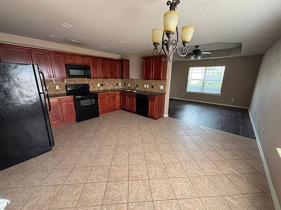 5th image of 604 E Bonnie Ln