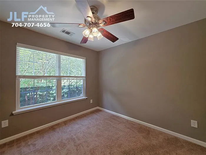 360 Tidmarsh Ct — Photo 13