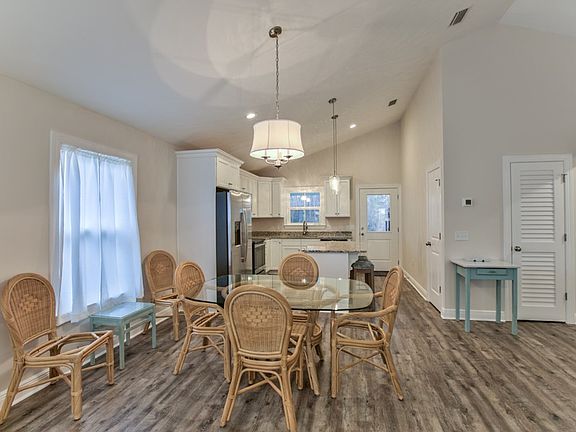5th image of 411 La Siesta Dr