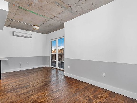 4th image of 31-19 37th St #5EE