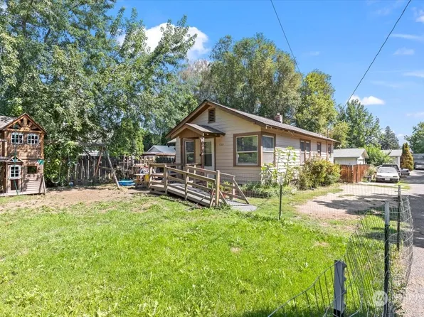 1305 S 18th Avenue, Yakima, WA 98902