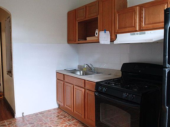 5th image of 1348 Jefferson Ave #3