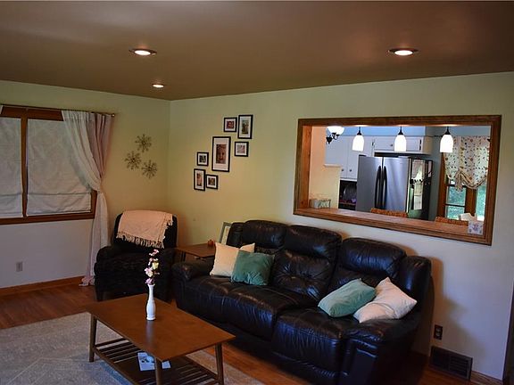 3rd image of 305 Skyview Dr
