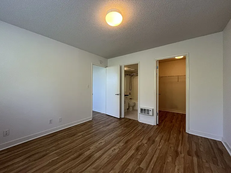 2020 SW Main St #602 — Photo 15