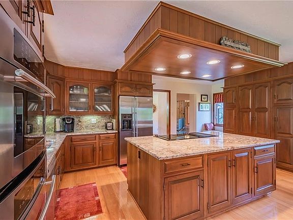 3rd image of 136 Jasper Ln