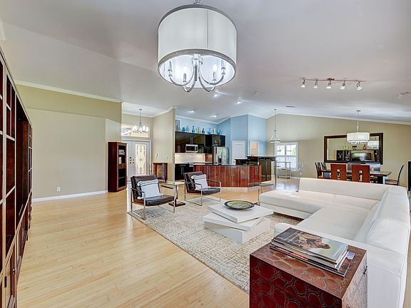 4th image of 2925 Salerno Way