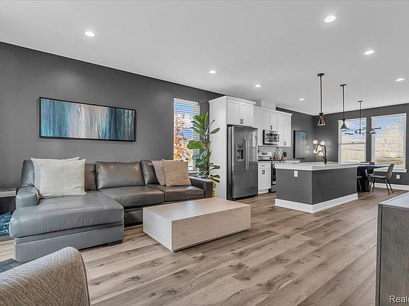 4th image of 1061 Hampton Cir