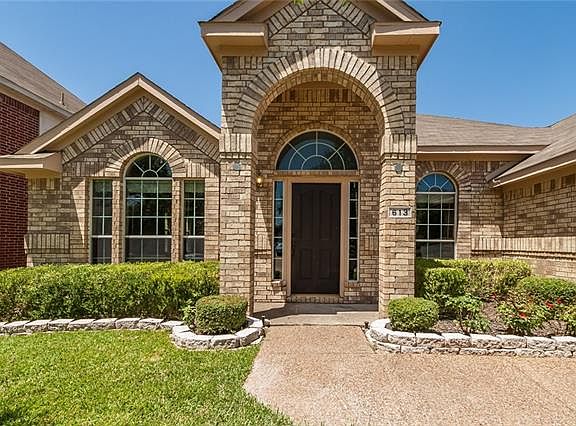 2nd image of 613 Magnolia Trl
