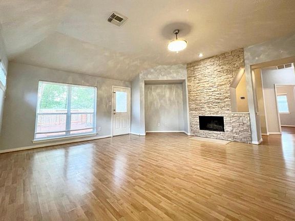 5th image of 8415 Green Valley Dr