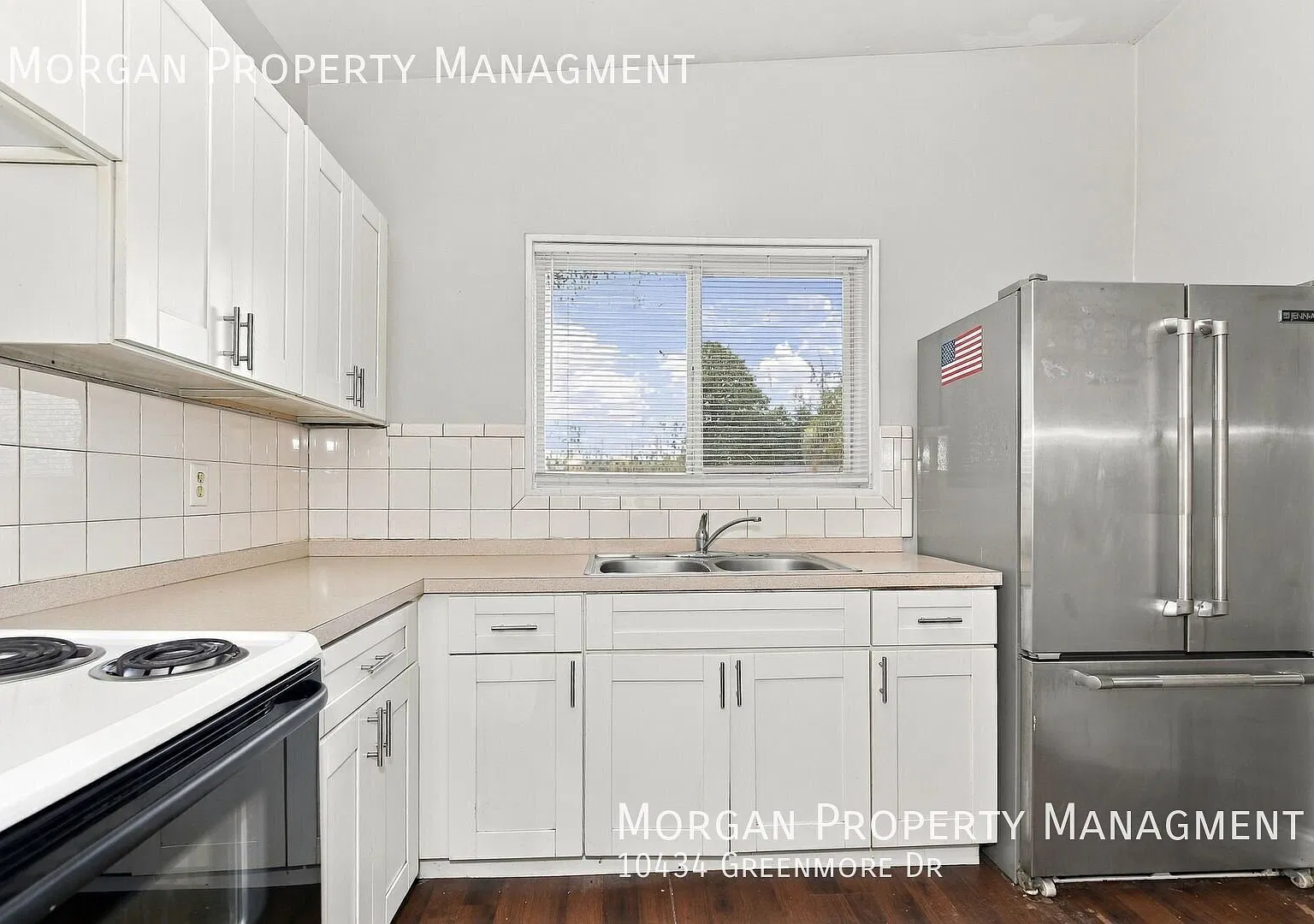 3 BR + Bonus Room with XL Fenced Backyard! — Photo 2
