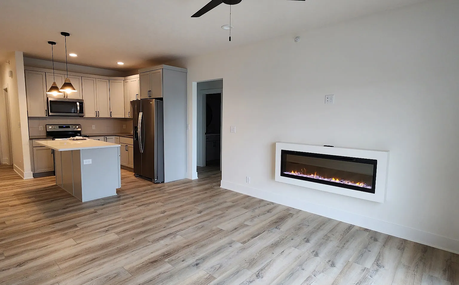 2 bed, 941 sqft, $1,800 — Photo 2