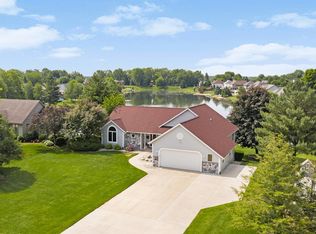 9128 Bluff Lake St, Zeeland, MI 49464