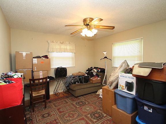 3rd image of 127 Monaview Cir