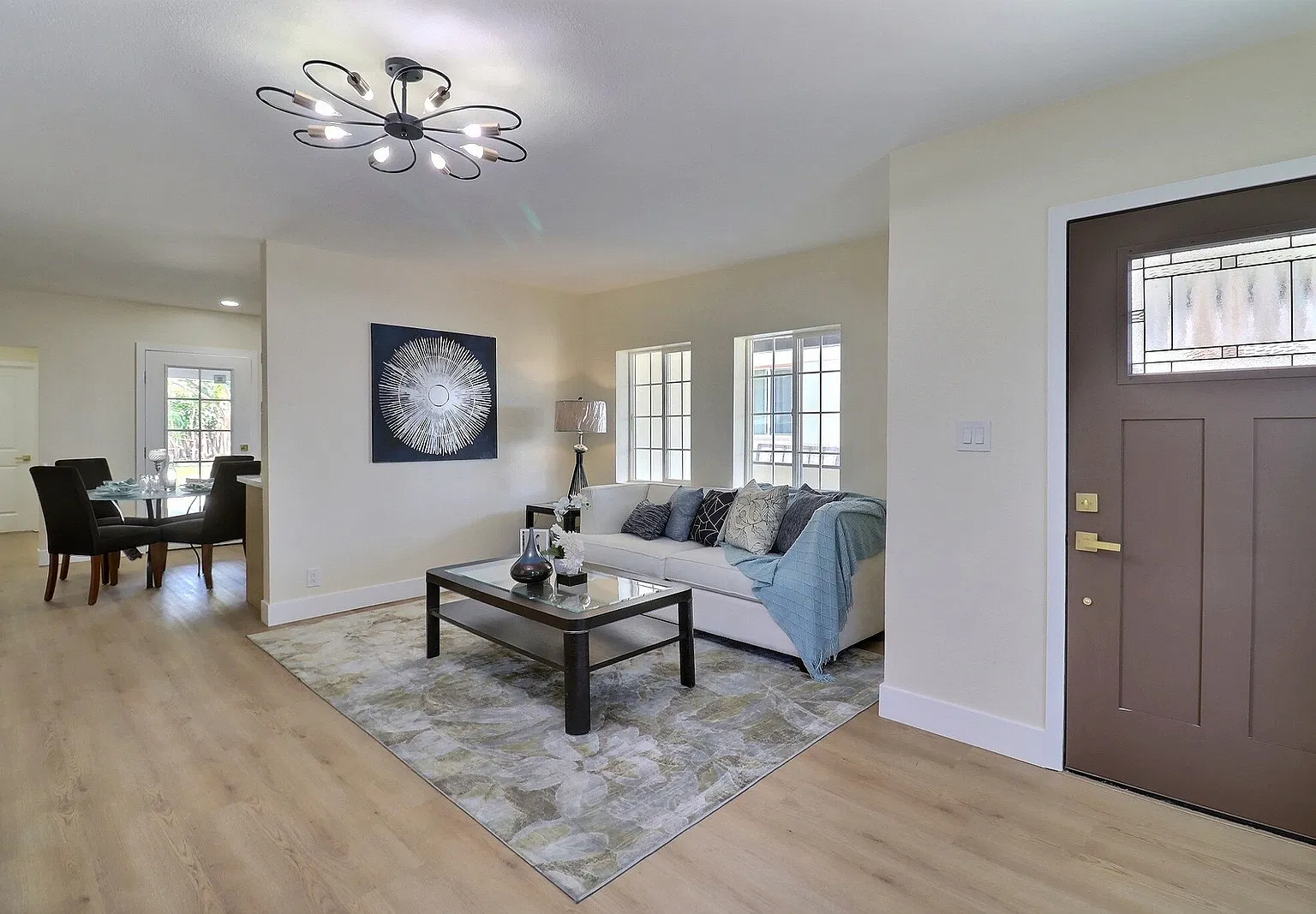 3 bed, 1209 sqft, $4,100 — Photo 3