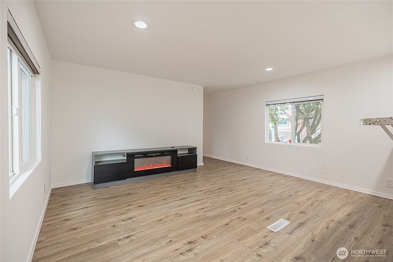 5th image of 11424 36th Drive NE #54