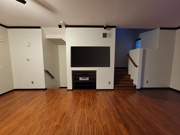 Living room (2nd floor)