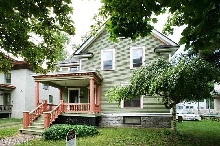 1st image of 811 W Kalamazoo Ave