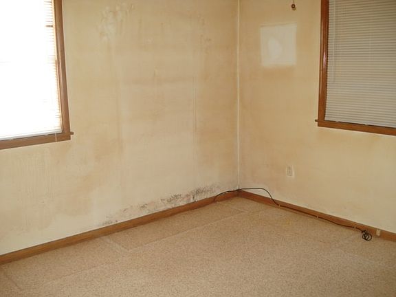 5th image of 310 W 22nd Ave