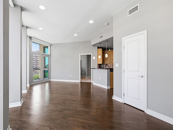 4th image of 500 Throckmorton St APT 703