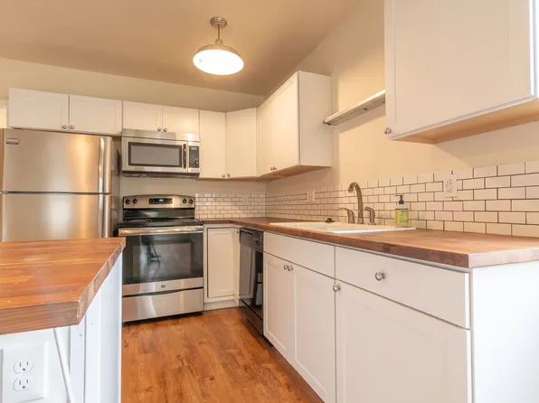 145 NE Sacramento St APT C, Portland, OR 97212