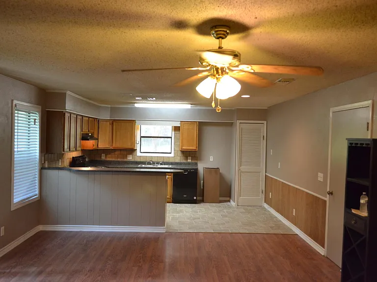 511 White Oak Dr — Photo 26