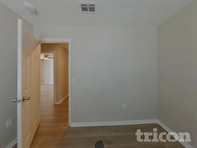 5852 Lake Front Dr — Photo 9