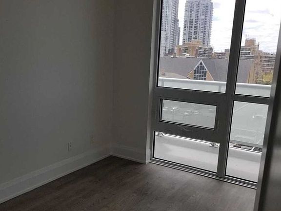 5th image of 101 Erskine Ave #613