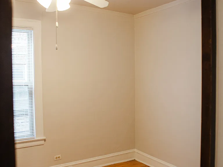 middle bedroom