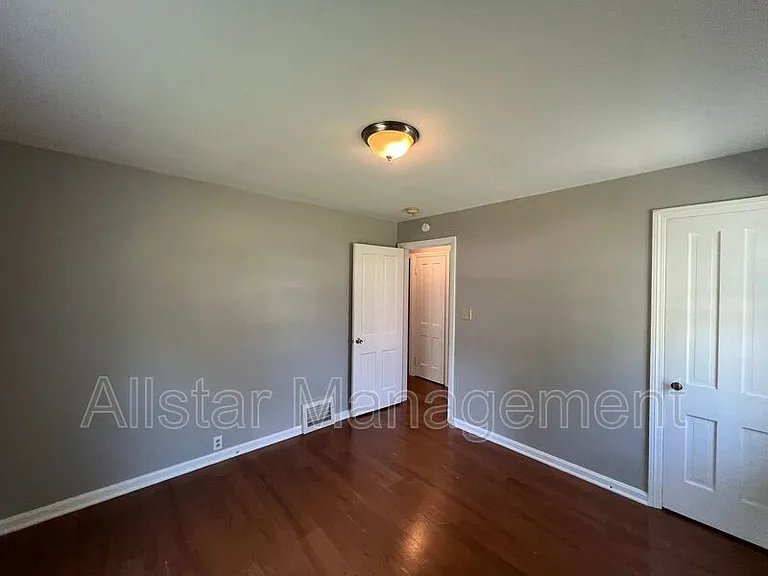 1480 E 196th St — Photo 20