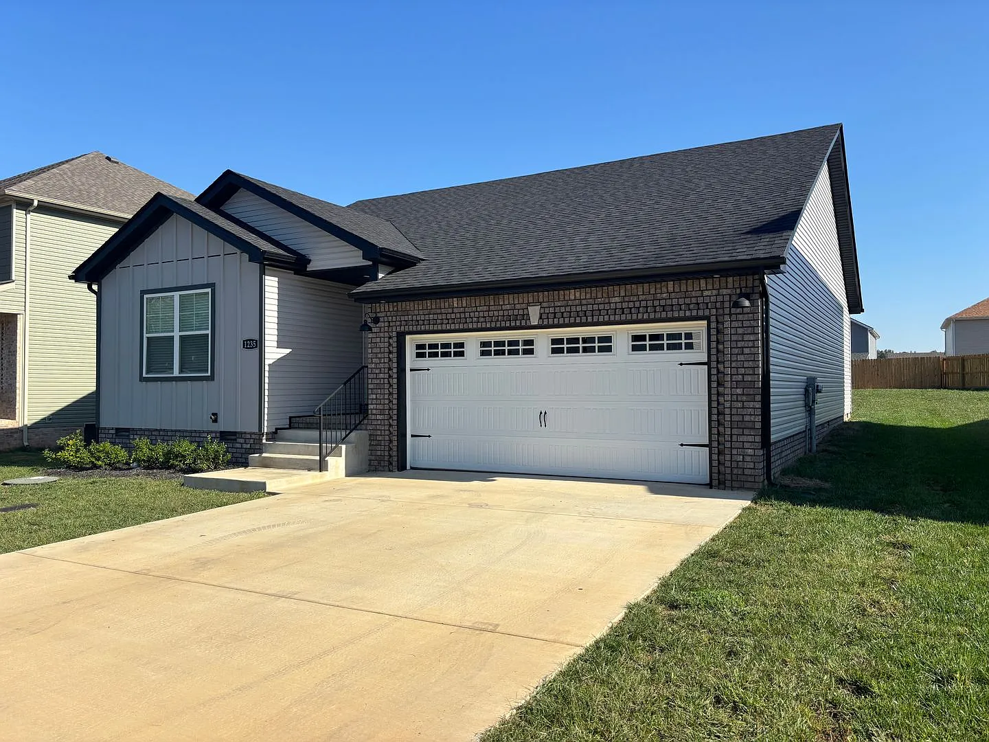 Stunning Home with Open Floor Plan in SANGO!! — Photo 3