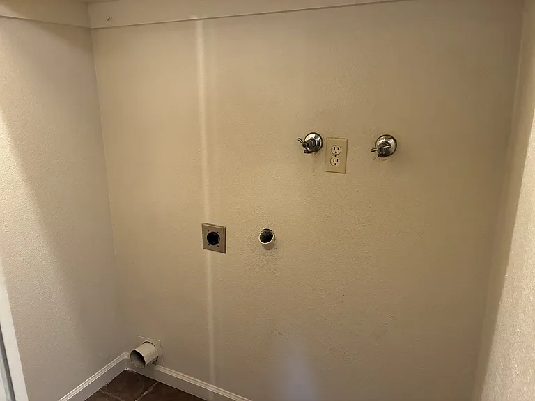 534 Sunrise Ave #C — Photo 10