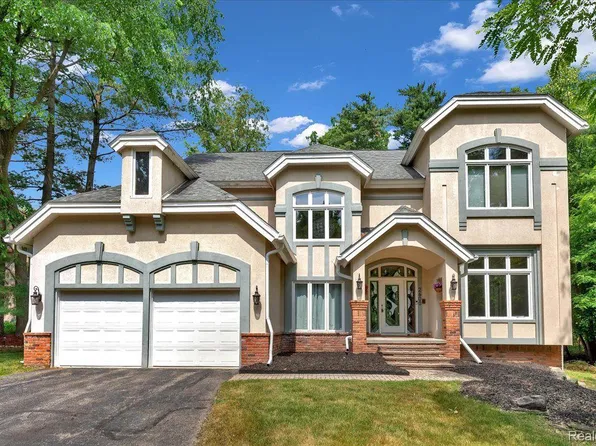 2600 Elizabeth Ln, West Bloomfield, MI 48324