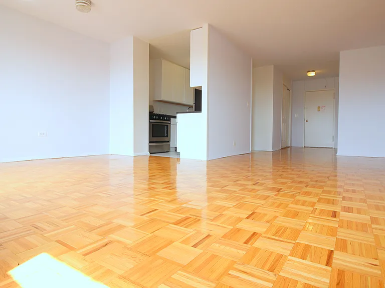 401 2nd Ave #19-D — Photo 3