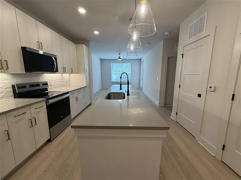 District on the Etowah Apartments — Photo 530