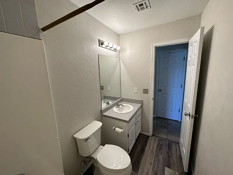 1306 Crescent St — Photo 21