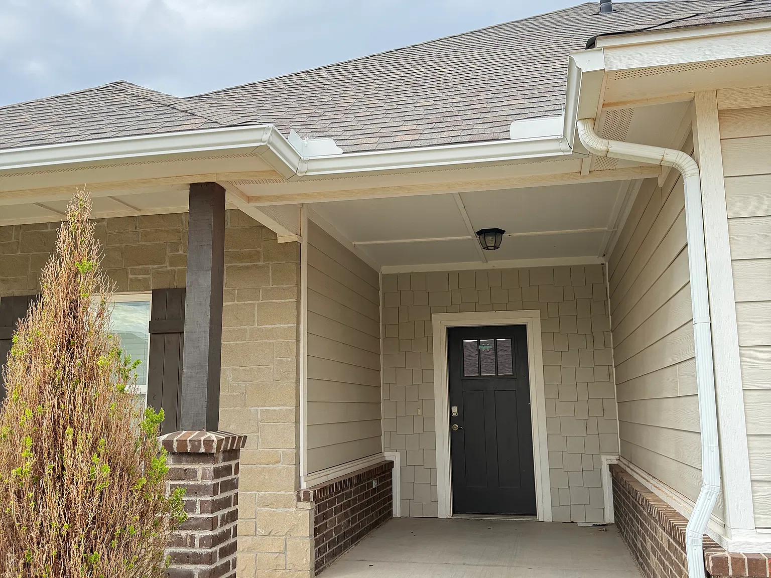 4 bed, 1576 sqft, $1,850 — Photo 2