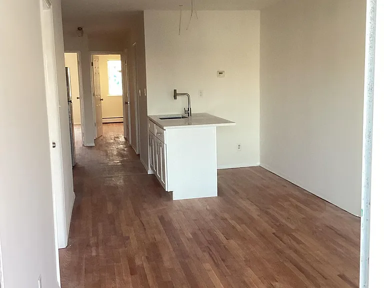 99 Ferry St #3 — Photo 4