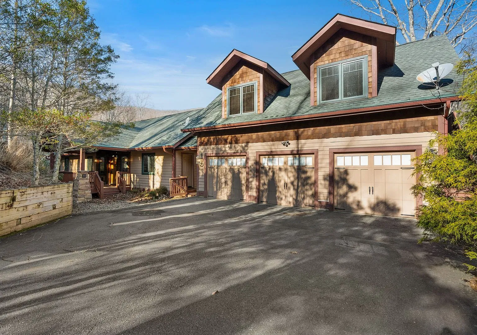 Beautifully Furnished Mountain Home, now Available — Photo 4