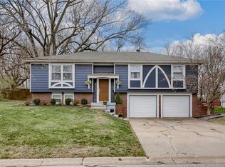 8139 W 56th Ter, Overland Park, KS 66202